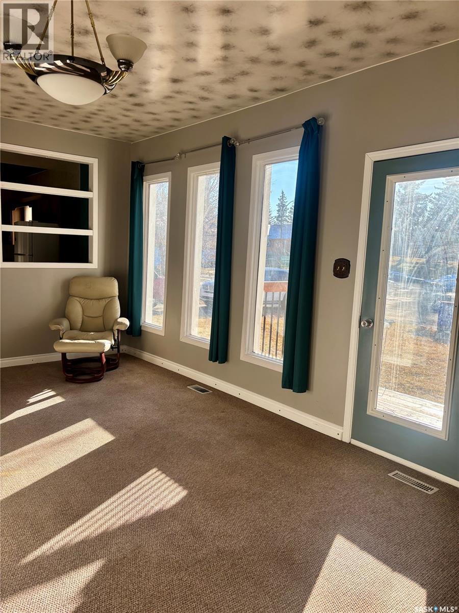 210 South Avenue E, Hafford, Saskatchewan  S0J 1A0 - Photo 2 - SK025013