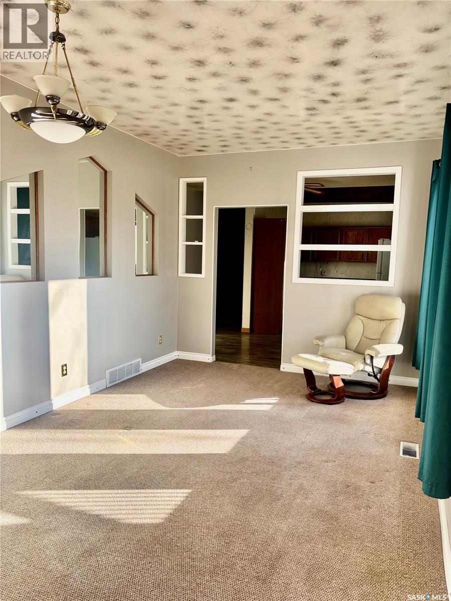 210 South Avenue E, Hafford, Saskatchewan  S0J 1A0 - Photo 3 - SK025013