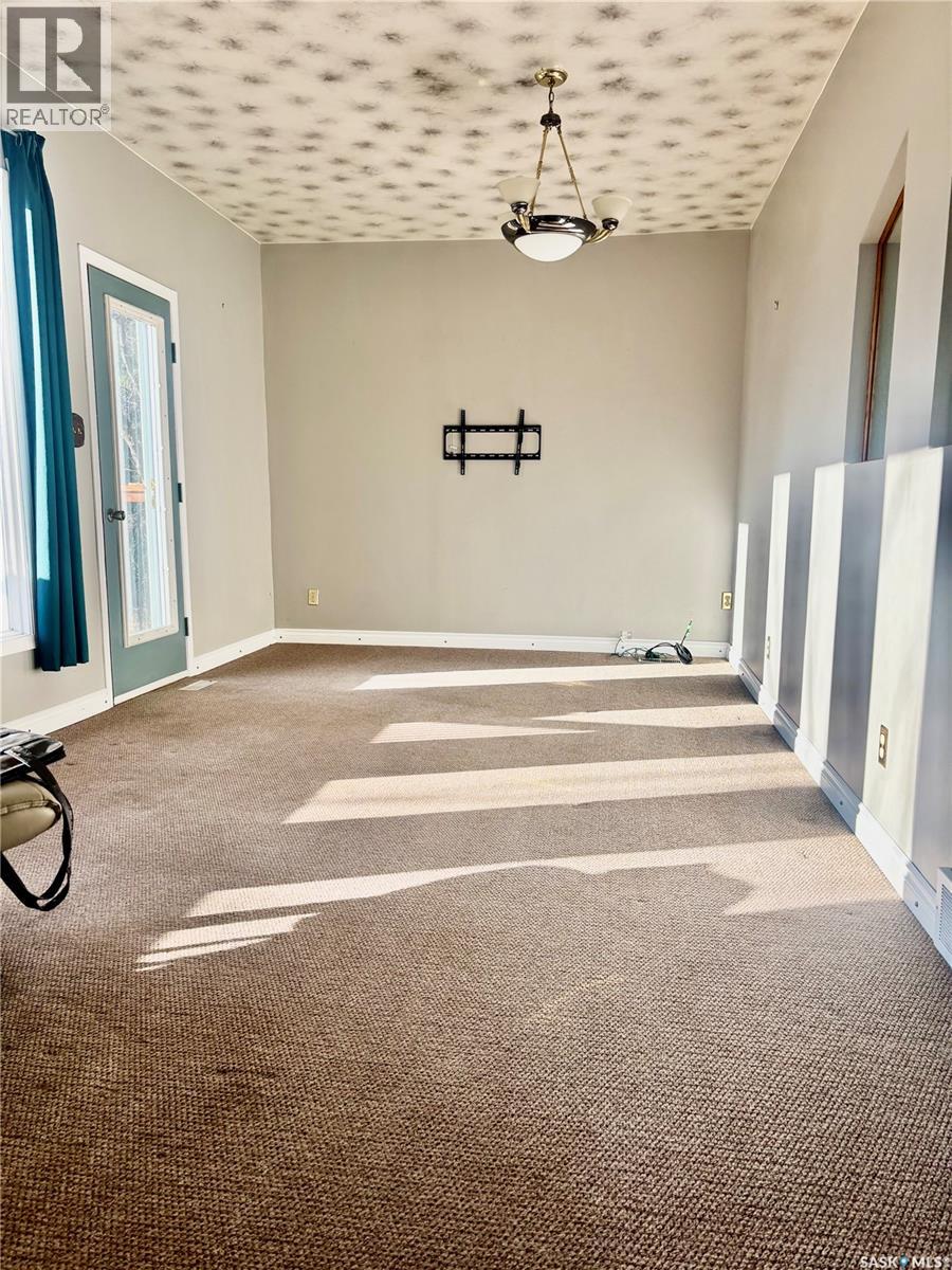 210 South Avenue E, Hafford, Saskatchewan  S0J 1A0 - Photo 4 - SK025013