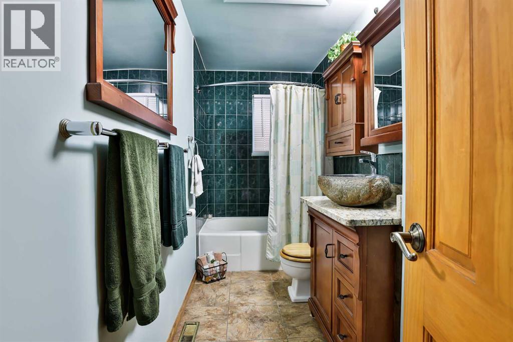 1807 2 Avenue N, Lethbridge, Alberta  T1H 0B5 - Photo 12 - A2272682