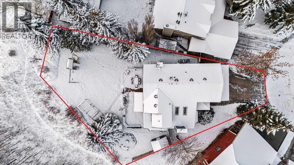 15 Strathlorne Bay Sw, Calgary, Alberta  T3H 1R1 - Photo 3 - A2272549