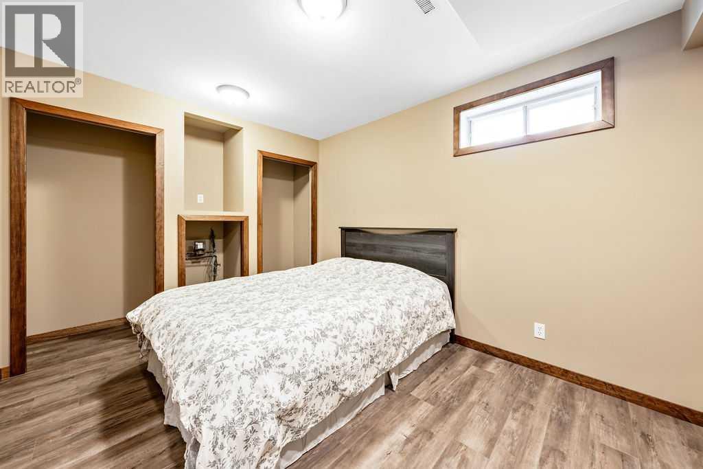 15 Strathlorne Bay Sw, Calgary, Alberta  T3H 1R1 - Photo 19 - A2272549