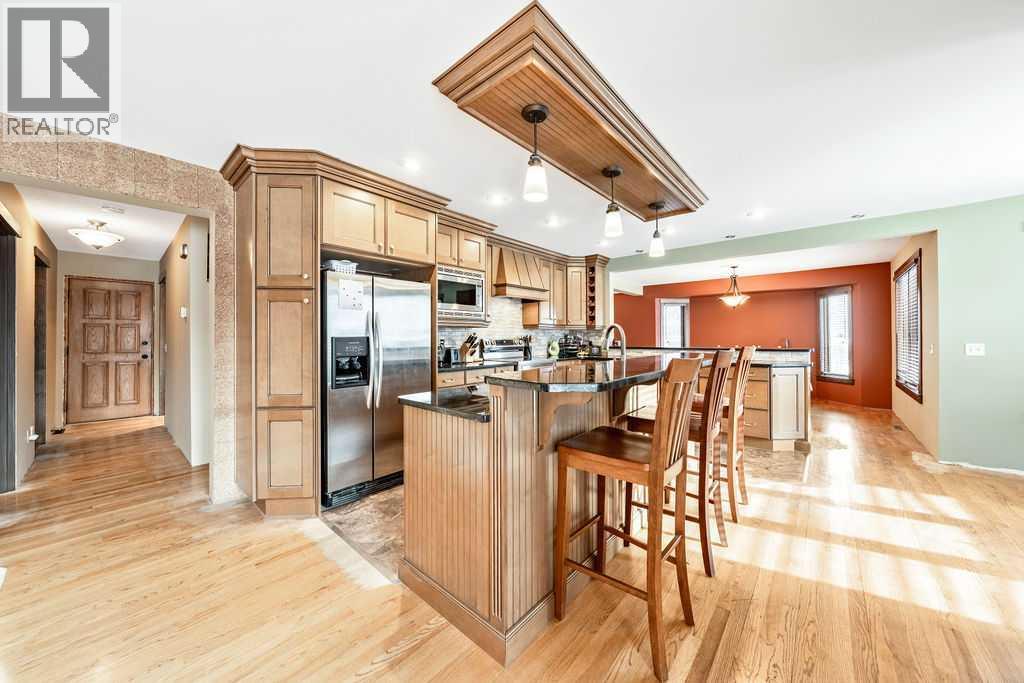 15 Strathlorne Bay Sw, Calgary, Alberta  T3H 1R1 - Photo 7 - A2272549