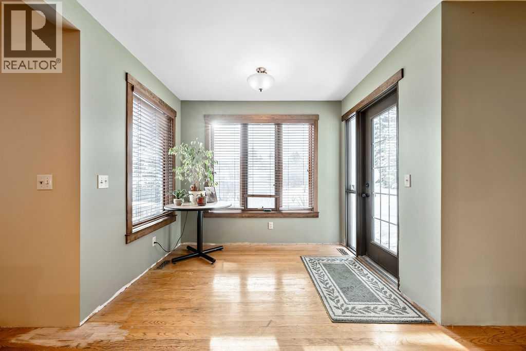 15 Strathlorne Bay Sw, Calgary, Alberta  T3H 1R1 - Photo 8 - A2272549