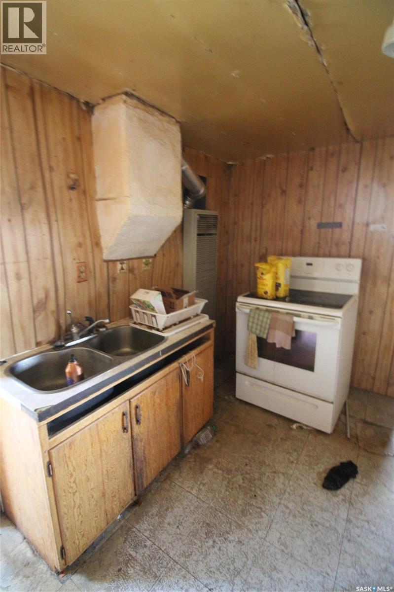572 3rd Street E, Shaunavon, Saskatchewan  S0N 2M0 - Photo 14 - SK025038