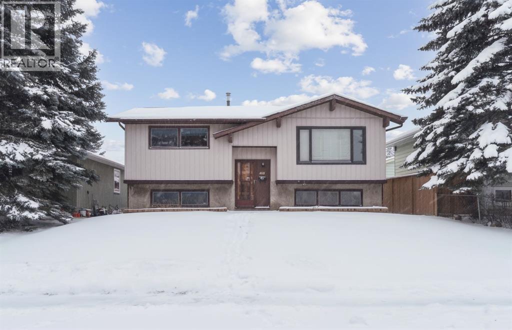 On one of the best streets in Queensland, this home is a rare opportunity. Are you looking for your next flip? Do you have construction skills and are looking for the home you can put sweat equity into? This is your chance. This bi-level checks all the boxes, 50' x 100' lot, large heated garage and a great location. Transit, shopping, schools, Fish Creek Park, pathway systems, parks and dog parks all close by. Quick and easy access to Bow Bottom Tr and Deefoot makes it perfect for commuters. This great family home is waiting for you to make it yours and turn it into the perfect home for you and your family. (id:48254)