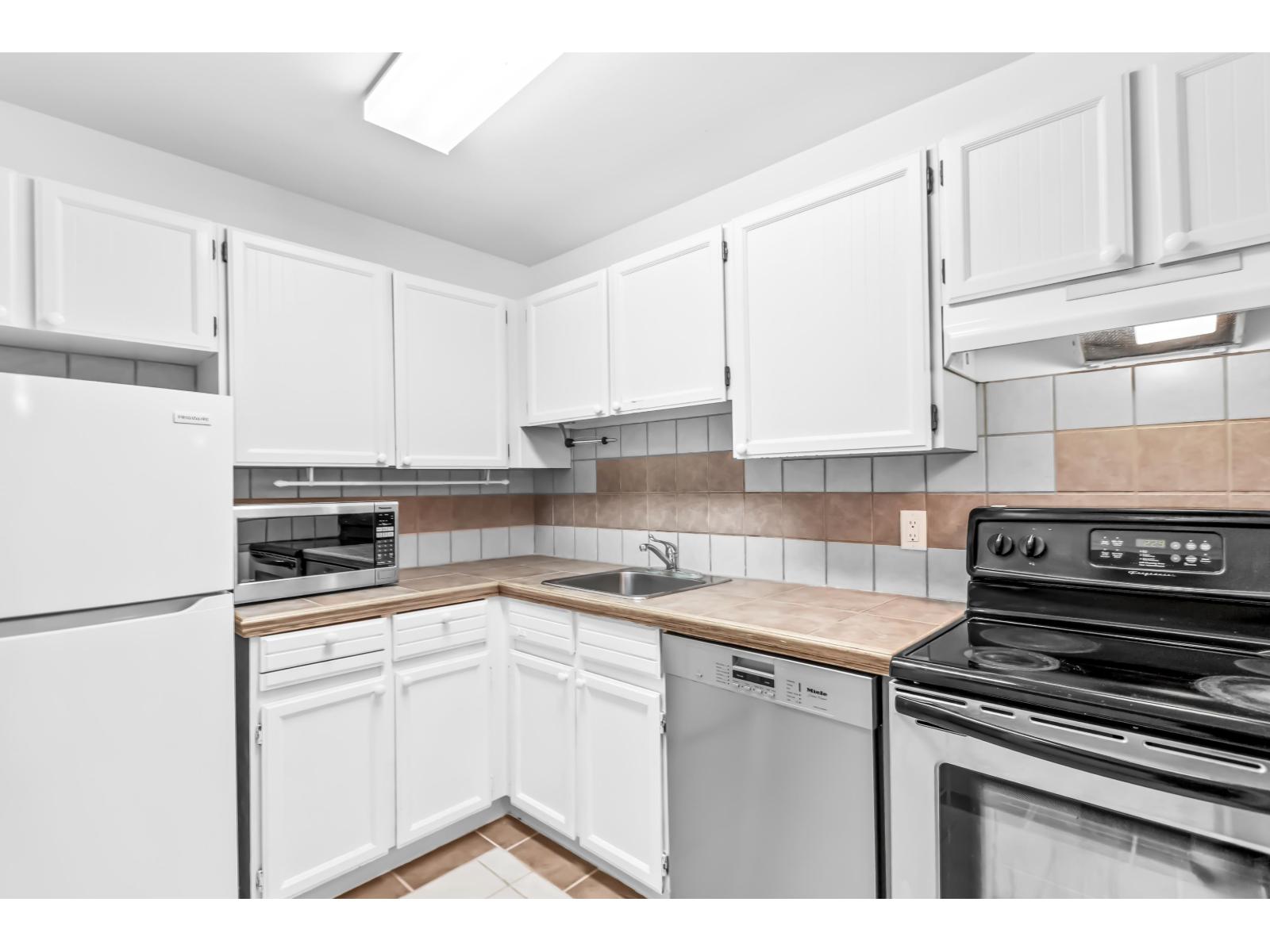 107 1555 Fir Street, White Rock, British Columbia V4B 4B6 - Photo 12 - R3071023