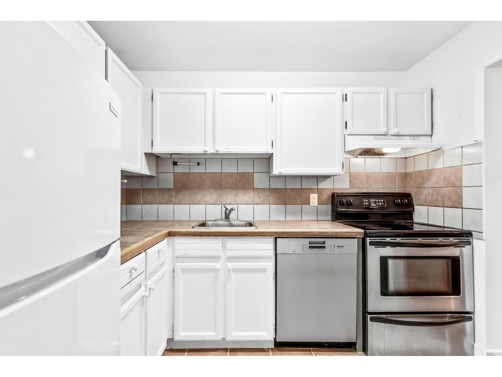 107 1555 Fir Street, White Rock, British Columbia V4B 4B6 - Photo 11 - R3071023