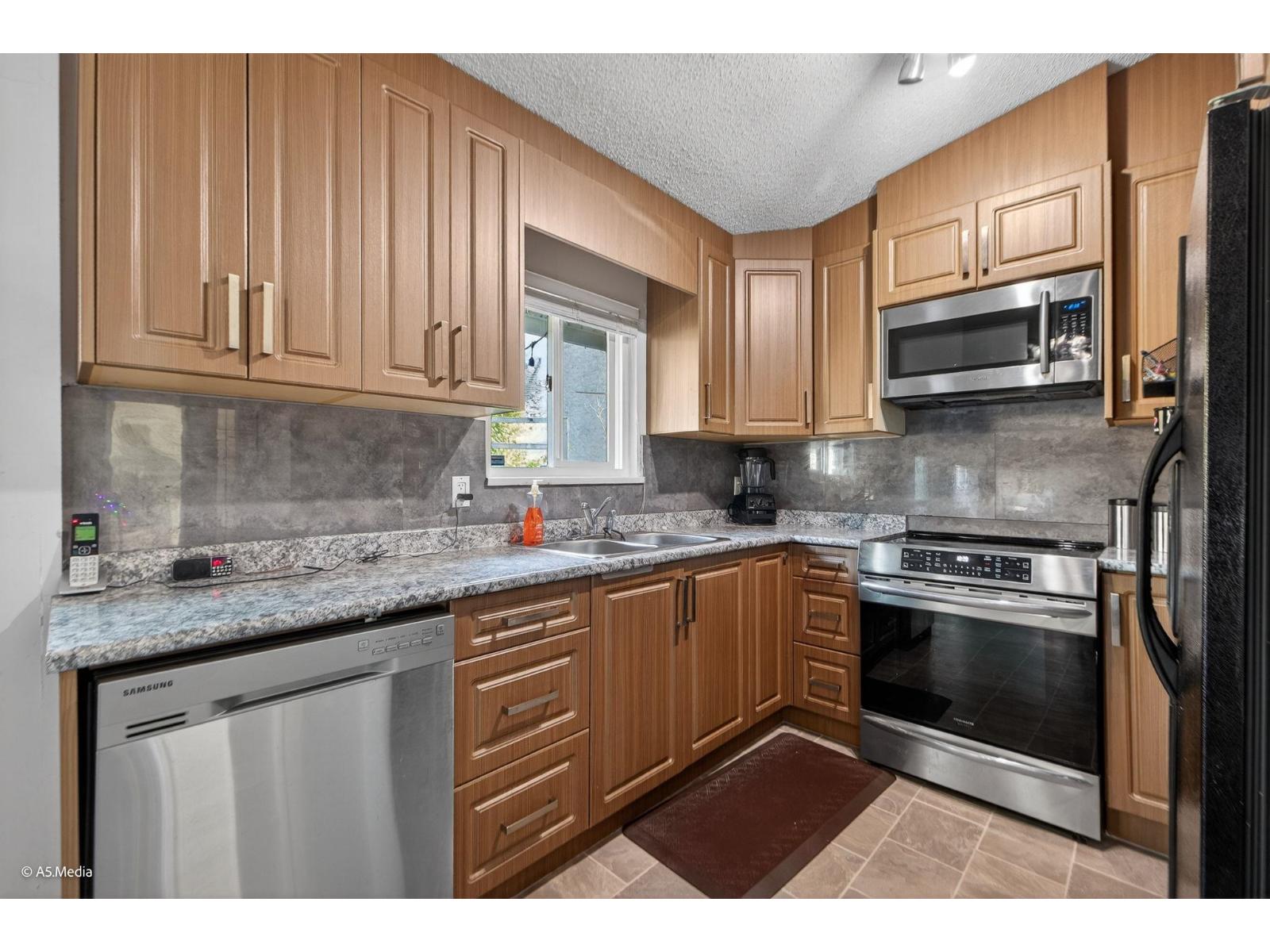 12235 80a Avenue, Surrey, British Columbia  V3W 7R8 - Photo 11 - R3071231