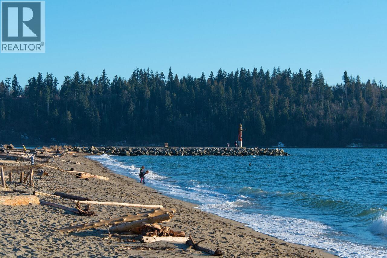 301 1455 Duchess Avenue, West Vancouver, British Columbia V7T 1H7 - Photo 30 - R3071225