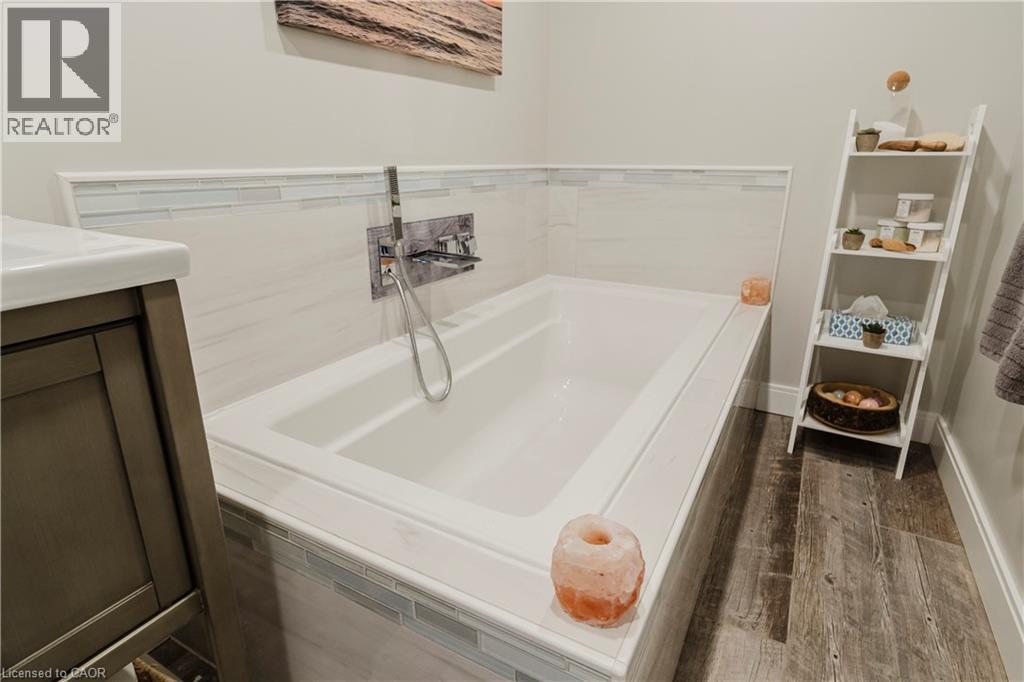 40 Riverside Drive, New Hamburg, Ontario  N3A 2H6 - Photo 35 - 40790903