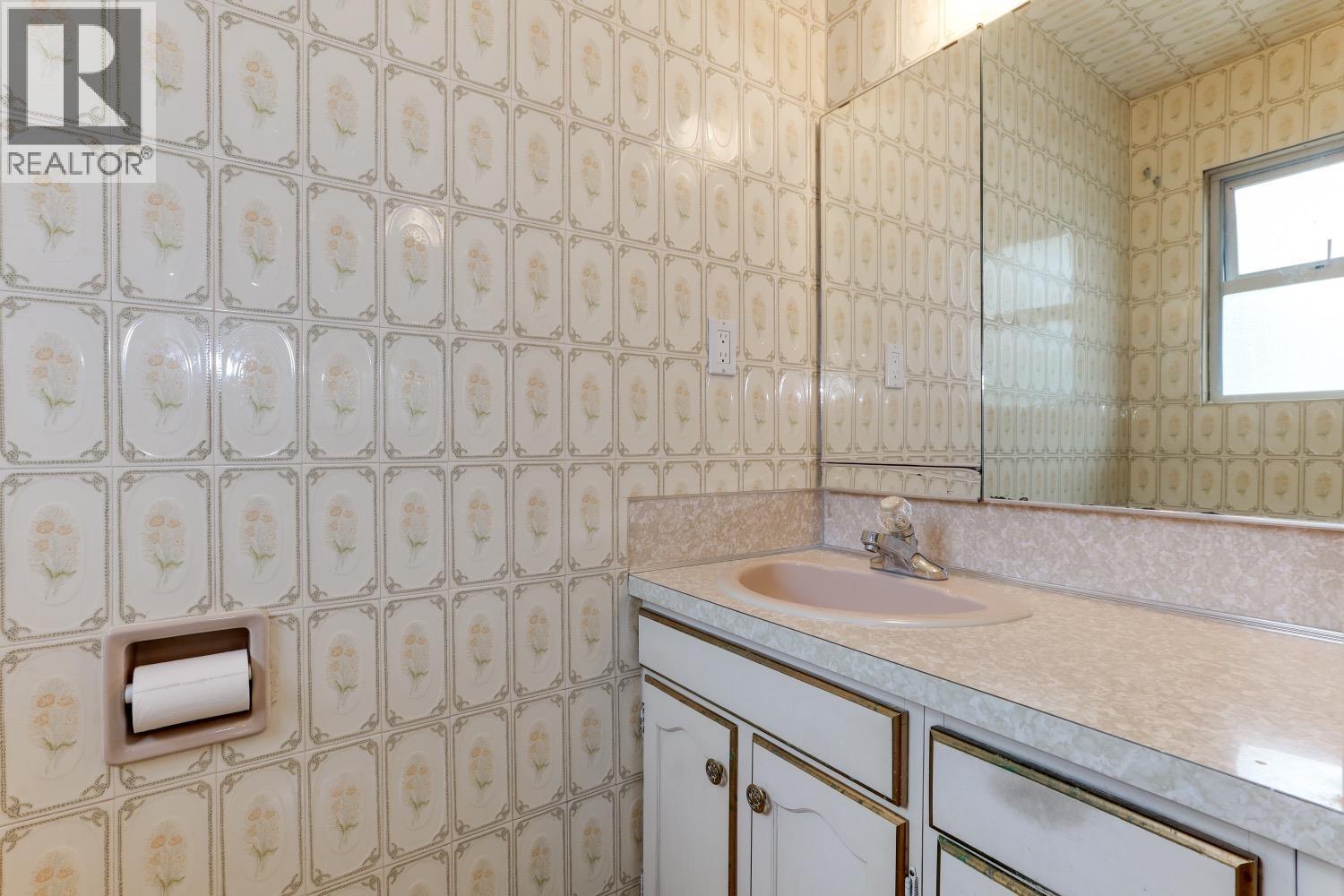 7765 Government Road, Burnaby, British Columbia V5A 2C7 - Photo 23 - R3071219