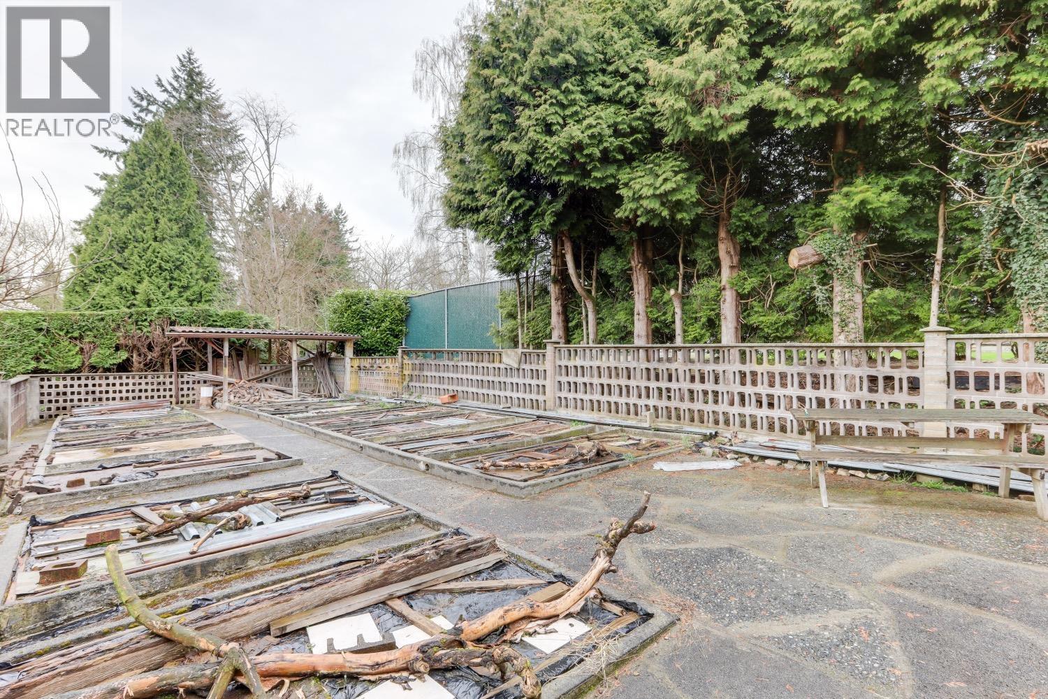 7765 Government Road, Burnaby, British Columbia V5A 2C7 - Photo 33 - R3071219