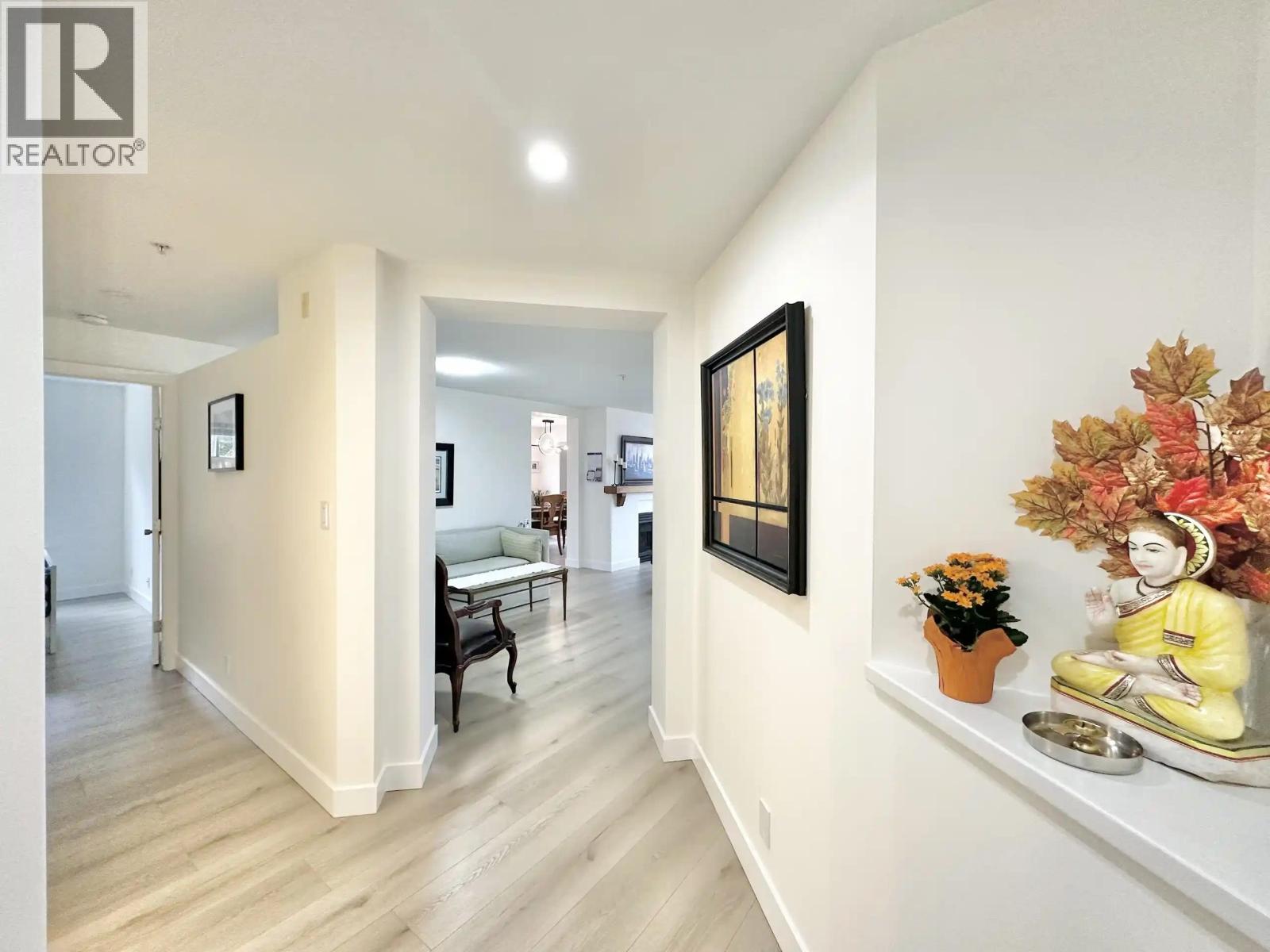 311 1428 Parkway Boulevard, Coquitlam, British Columbia  V3E 3L8 - Photo 4 - R3071227