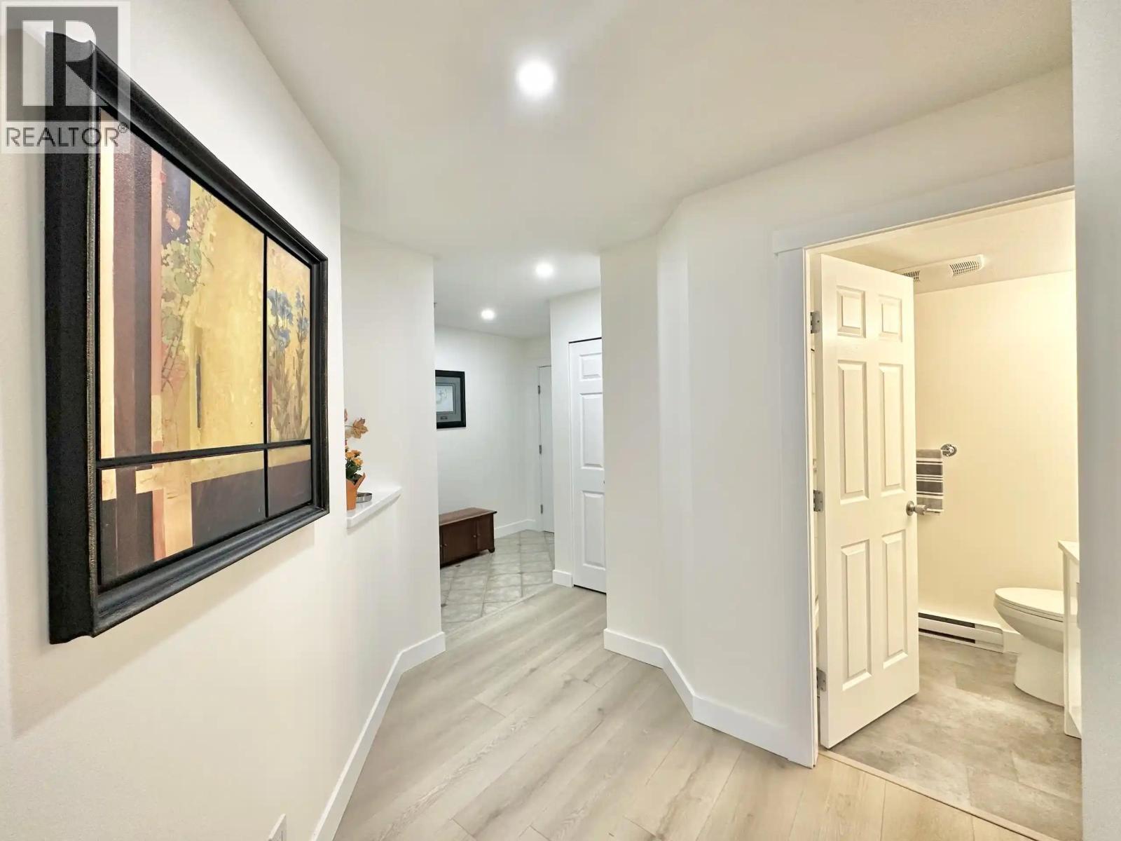 311 1428 Parkway Boulevard, Coquitlam, British Columbia  V3E 3L8 - Photo 5 - R3071227