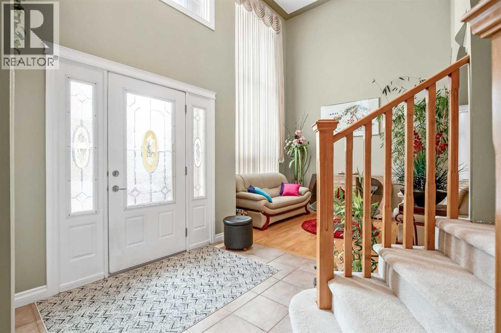 26 Simcrest Manor Sw, Calgary, Alberta  T3H 4K1 - Photo 2 - A2272875