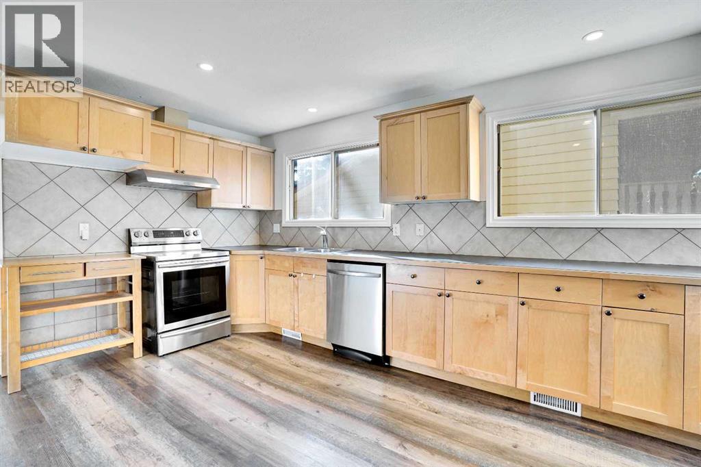 76 Coach Manor Rise Sw, Calgary, Alberta  T3H 1C4 - Photo 8 - A2272964