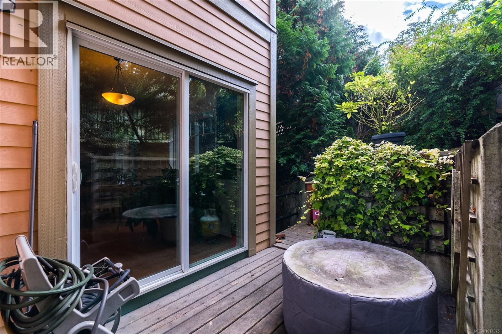 3 1405 Mallek Cres, Victoria, British Columbia  V8T 0A3 - Photo 27 - 1017975