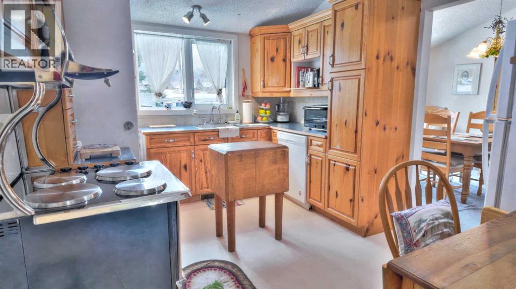 1001 9 Avenue, Canmore, Alberta T1W 1Z5 - Photo 7 - A2207341