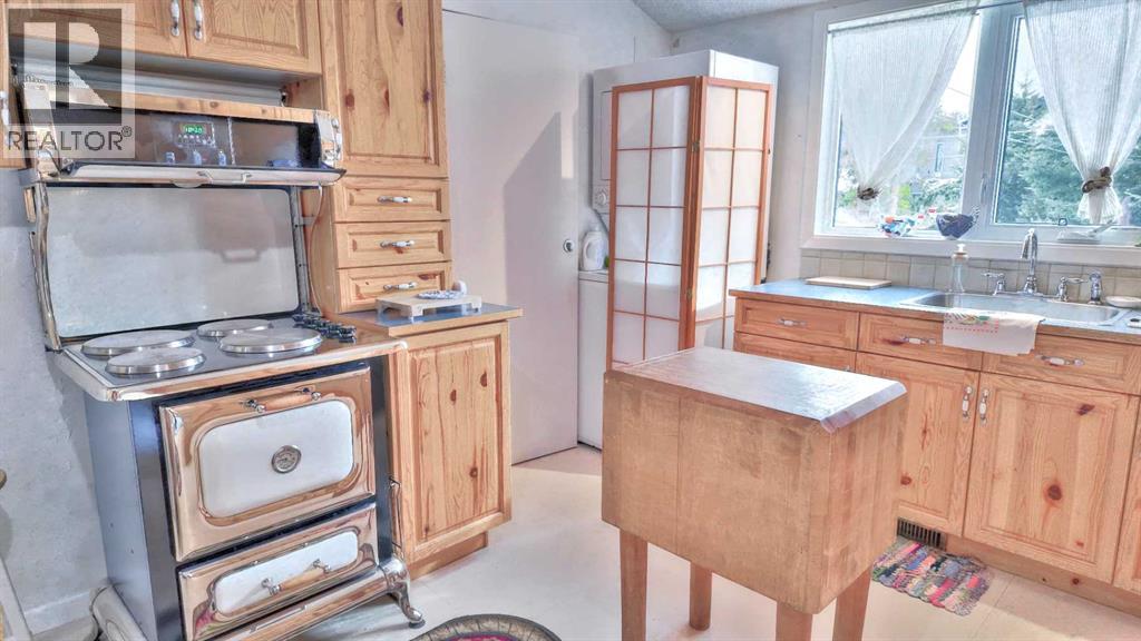 1001 9 Avenue, Canmore, Alberta T1W 1Z5 - Photo 8 - A2207341