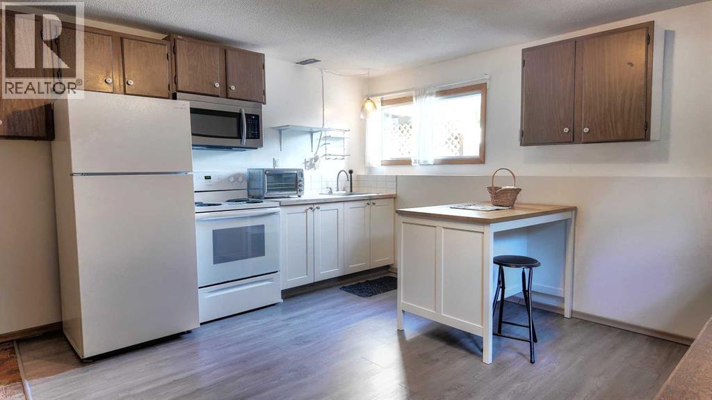 1001 9 Avenue, Canmore, Alberta T1W 1Z5 - Photo 25 - A2207341