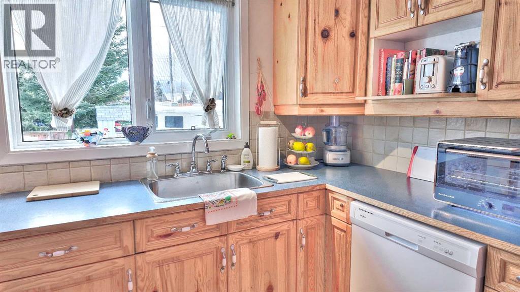 1001 9 Avenue, Canmore, Alberta T1W 1Z5 - Photo 9 - A2207341