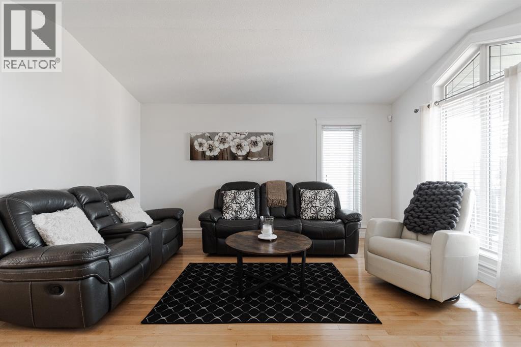 236 Crown Creek Lane, Fort Mcmurray, Alberta T9K 2T9 - Photo 4 - A2252089