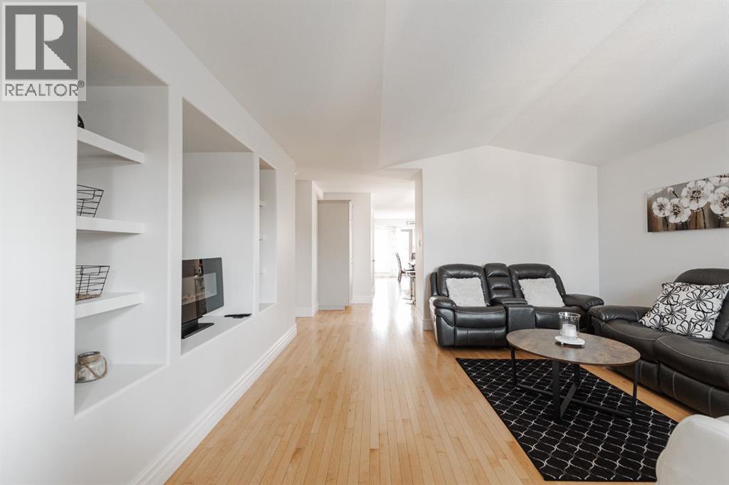 236 Crown Creek Lane, Fort Mcmurray, Alberta T9K 2T9 - Photo 3 - A2252089