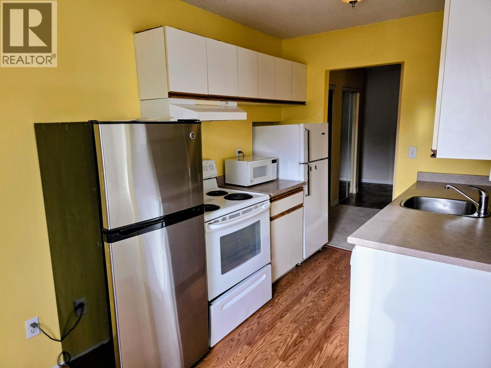 208 214 E 15th Street, North Vancouver, British Columbia  V7L 2R3 - Photo 2 - R3071193