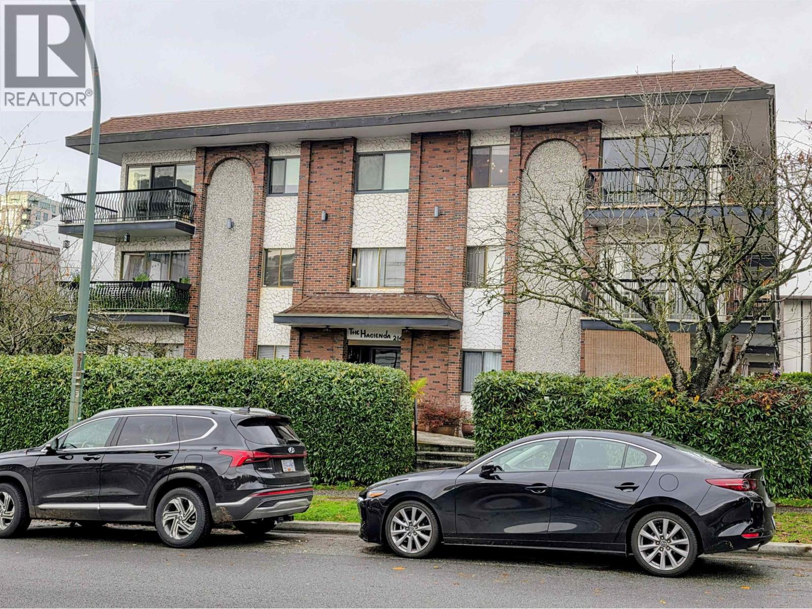 208 214 E 15th Street, North Vancouver, British Columbia  V7L 2R3 - Photo 1 - R3071193