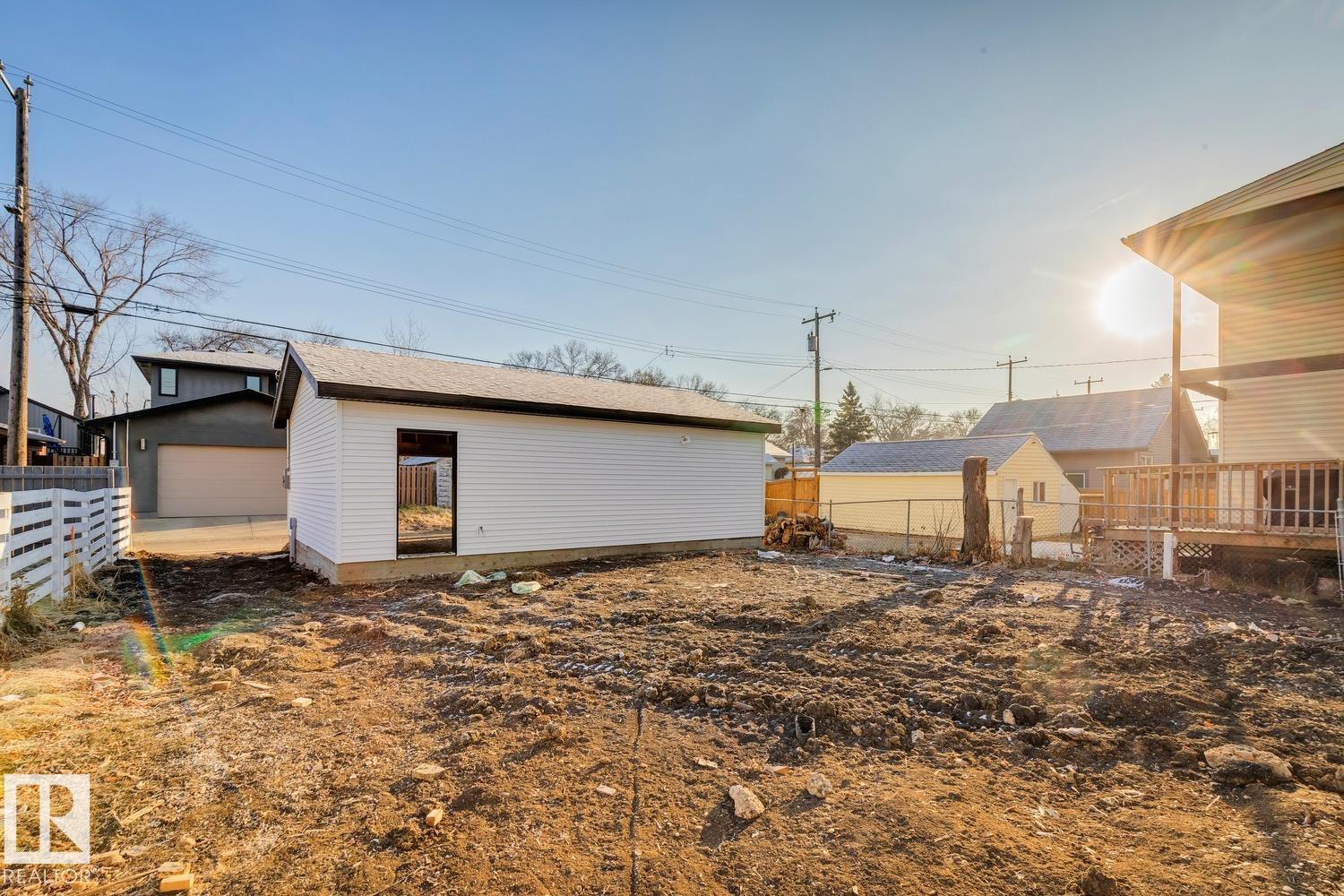 9023 90 St Nw, Edmonton, Alberta  T6C 3L8 - Photo 8 - E4467181