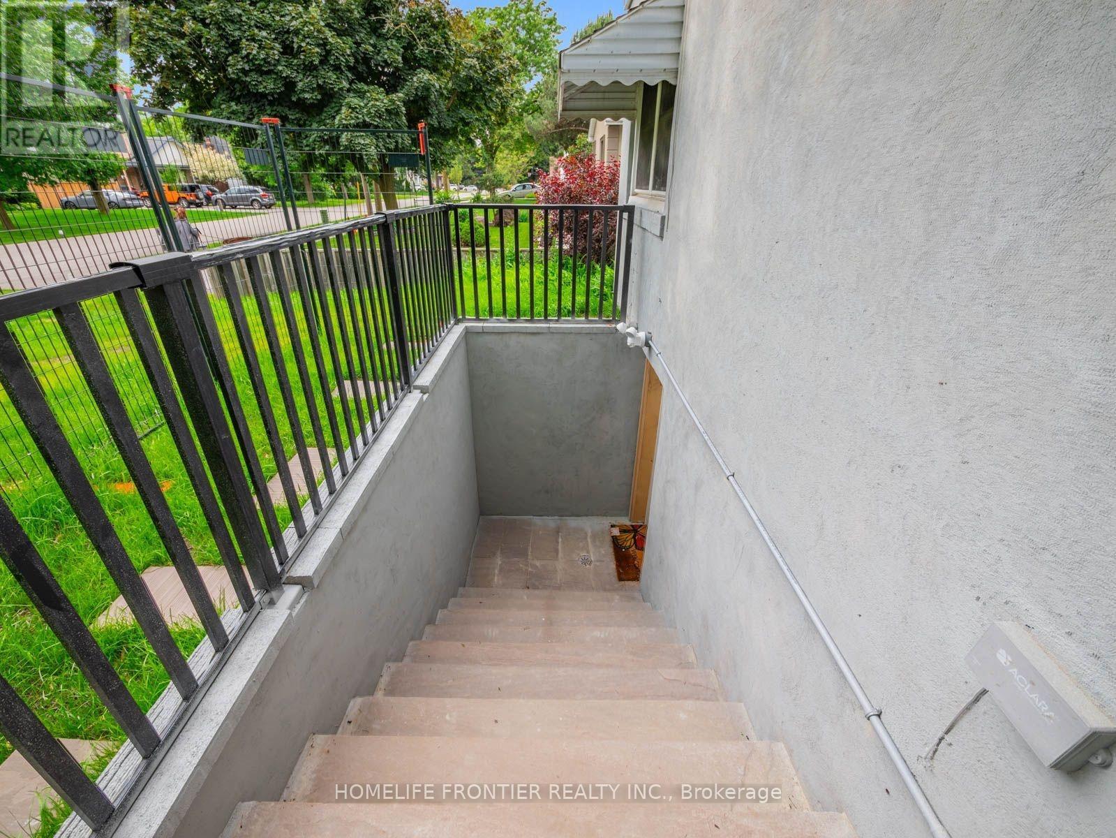 4 - 12 Gibson Avenue, Toronto, Ontario  M9V 2S6 - Photo 4 - W12418254