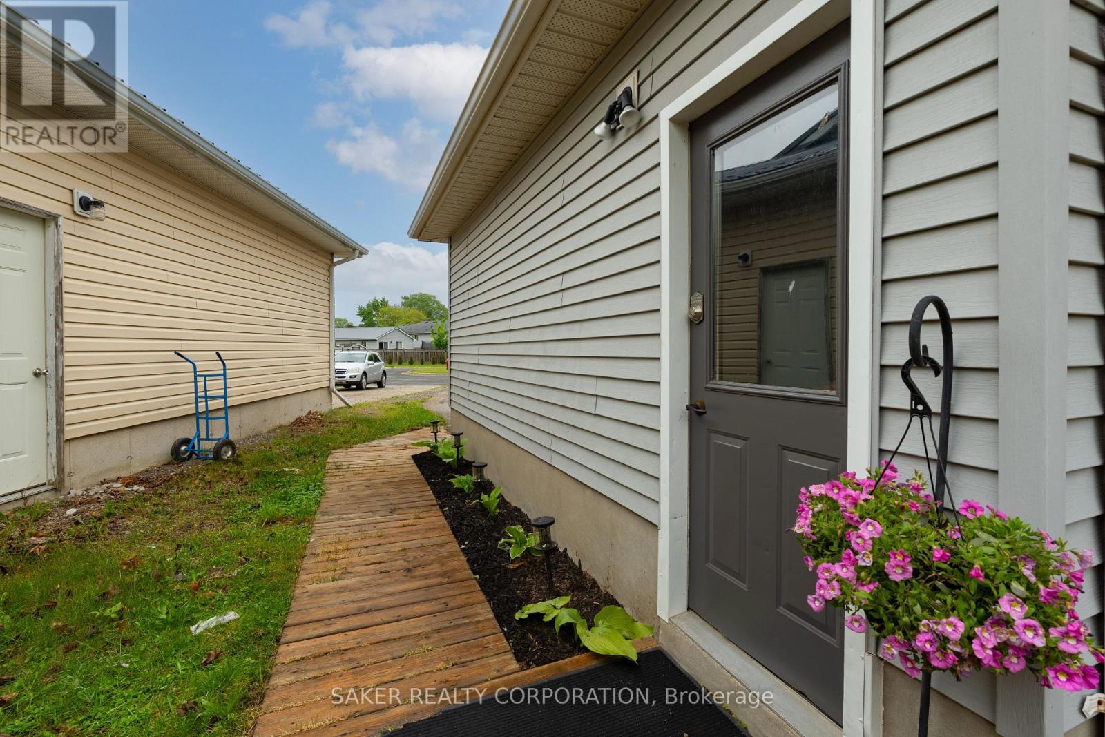 21 Erin Court, Aylmer, Ontario  N5H 3G6 - Photo 4 - X12186824