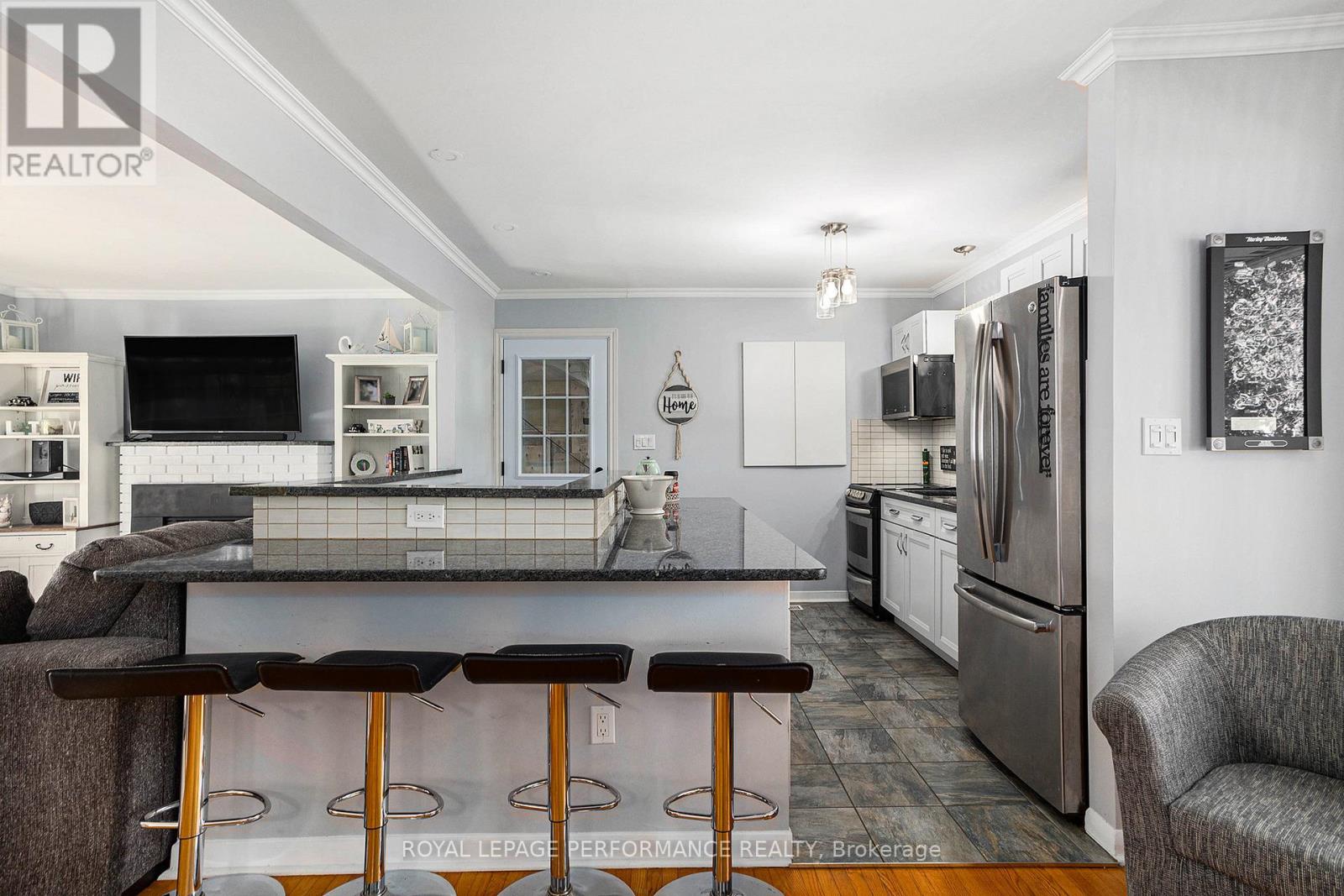 70 St Lawrence Street, South Stormont, Ontario  K0C 1M0 - Photo 12 - X12459302