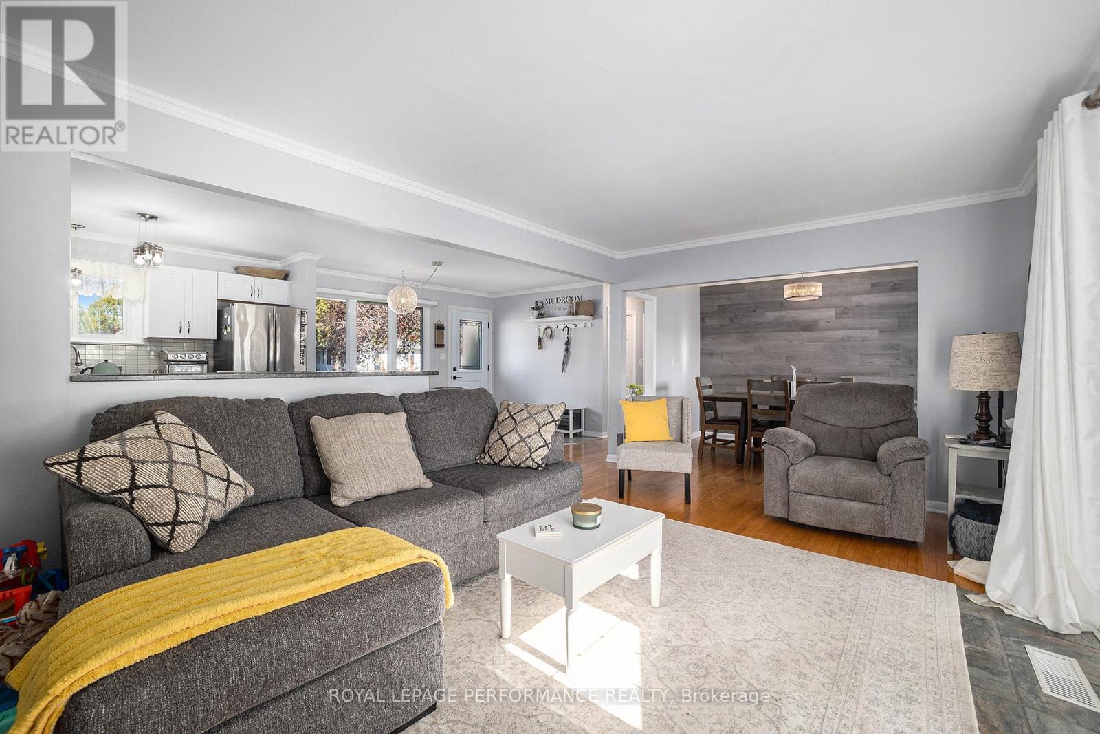 70 St Lawrence Street, South Stormont, Ontario  K0C 1M0 - Photo 9 - X12459302