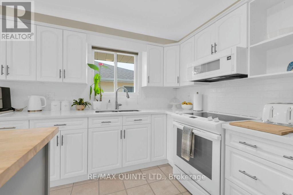 2 Heritage Drive, Prince Edward County, Ontario  K0K 3L0 - Photo 23 - X12313511