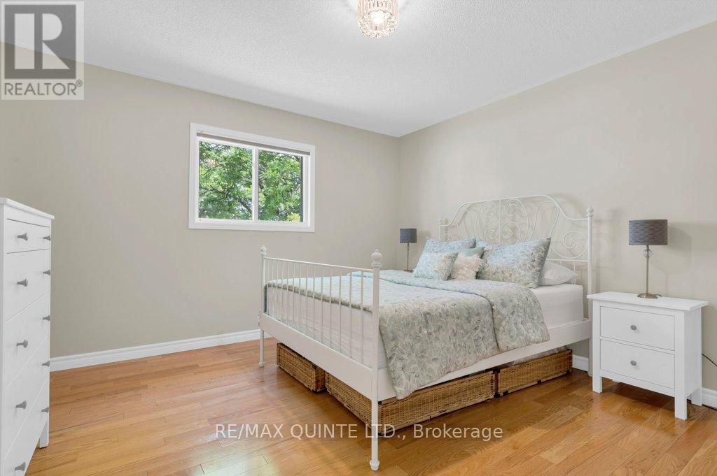 2 Heritage Drive, Prince Edward County, Ontario  K0K 3L0 - Photo 17 - X12313511