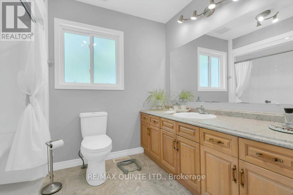 2 Heritage Drive, Prince Edward County, Ontario  K0K 3L0 - Photo 21 - X12313511