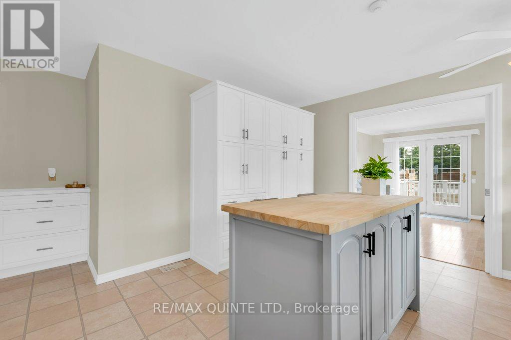 2 Heritage Drive, Prince Edward County, Ontario  K0K 3L0 - Photo 26 - X12313511