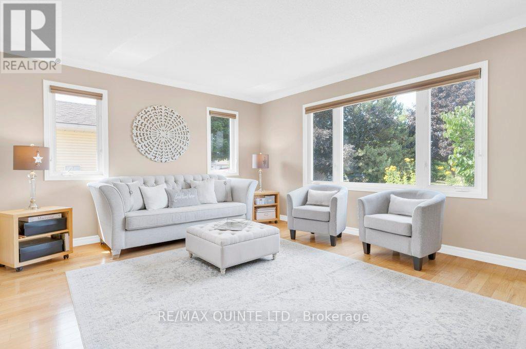 2 Heritage Drive, Prince Edward County, Ontario  K0K 3L0 - Photo 9 - X12313511