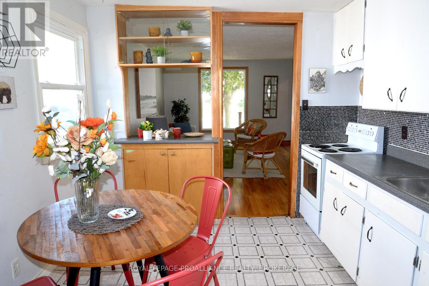 18 Dunkirk Avenue, Kingston, Ontario  K7K 2H4 - Photo 14 - X12343547