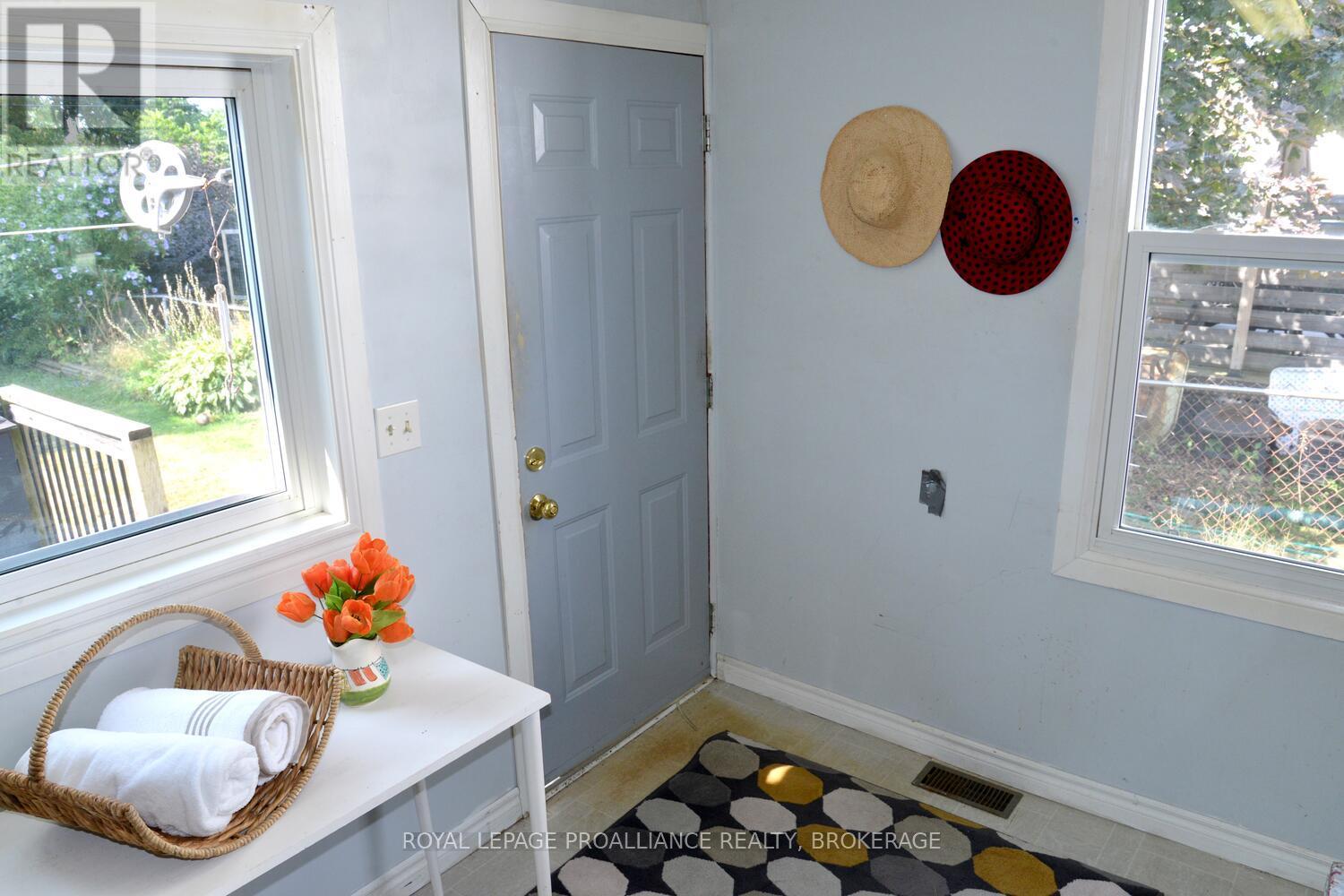 18 Dunkirk Avenue, Kingston, Ontario  K7K 2H4 - Photo 12 - X12343547