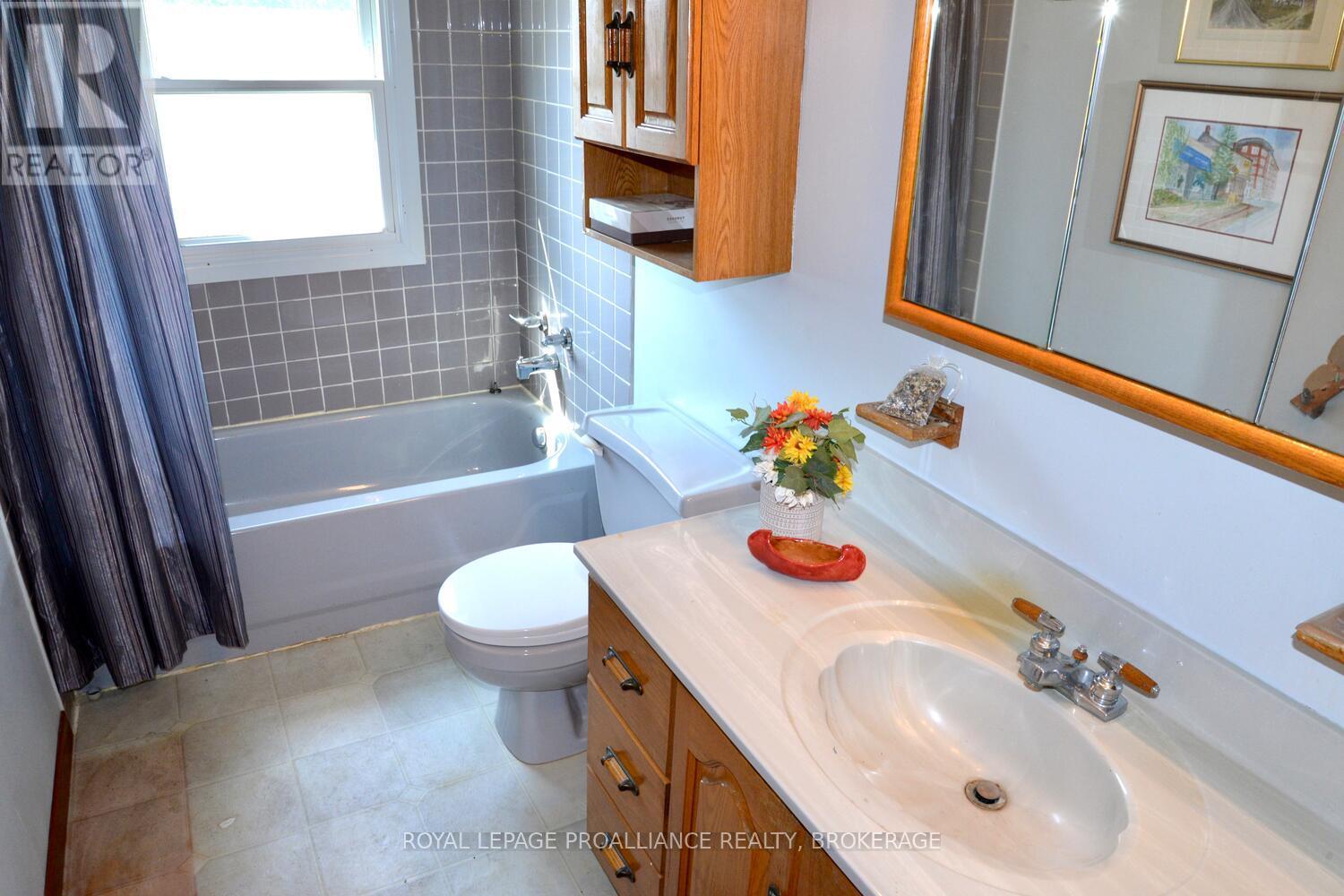 18 Dunkirk Avenue, Kingston, Ontario  K7K 2H4 - Photo 27 - X12343547