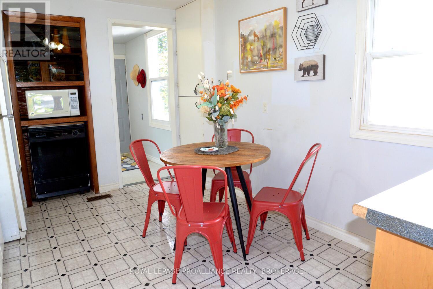 18 Dunkirk Avenue, Kingston, Ontario  K7K 2H4 - Photo 8 - X12343547