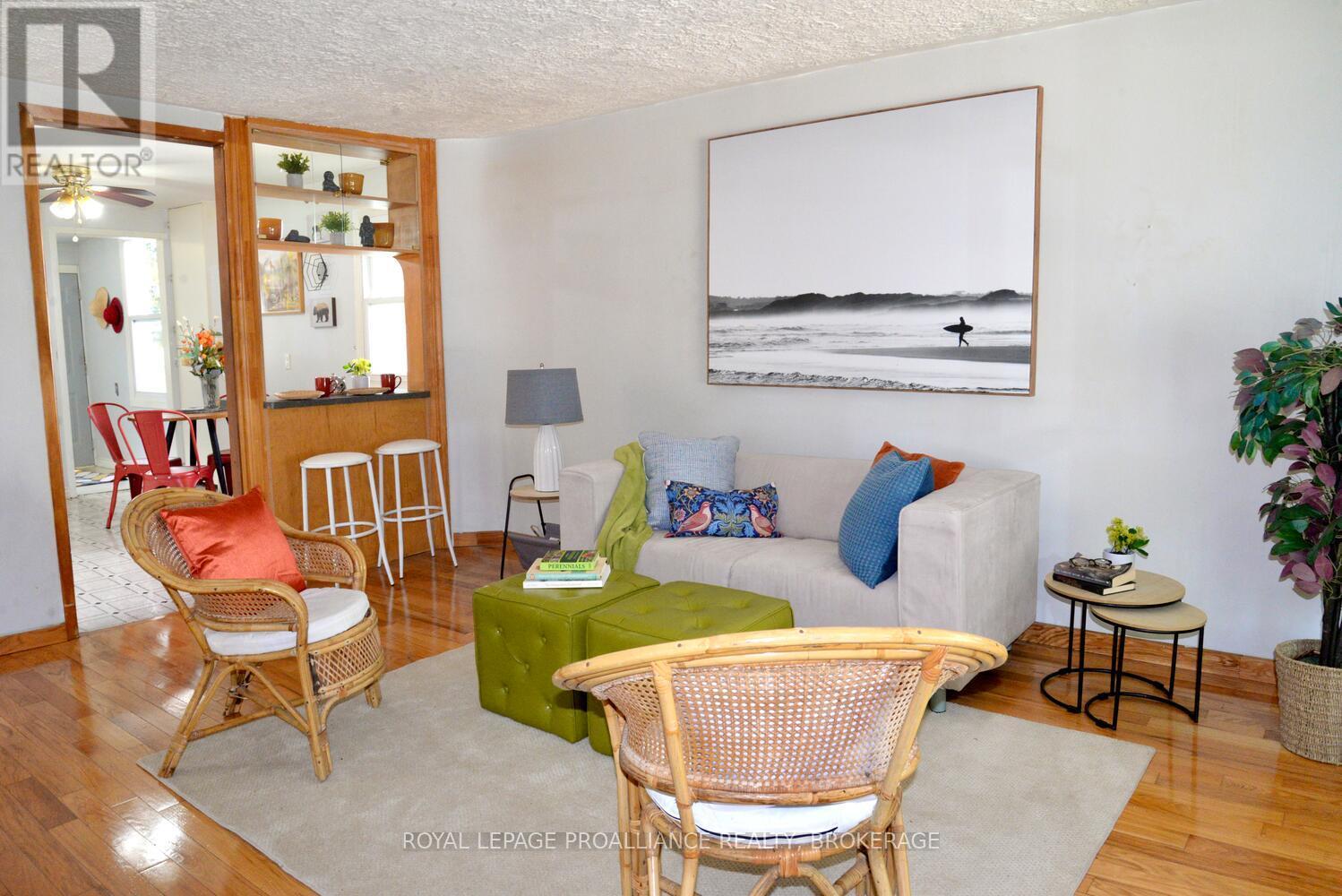 18 Dunkirk Avenue, Kingston, Ontario  K7K 2H4 - Photo 5 - X12343547