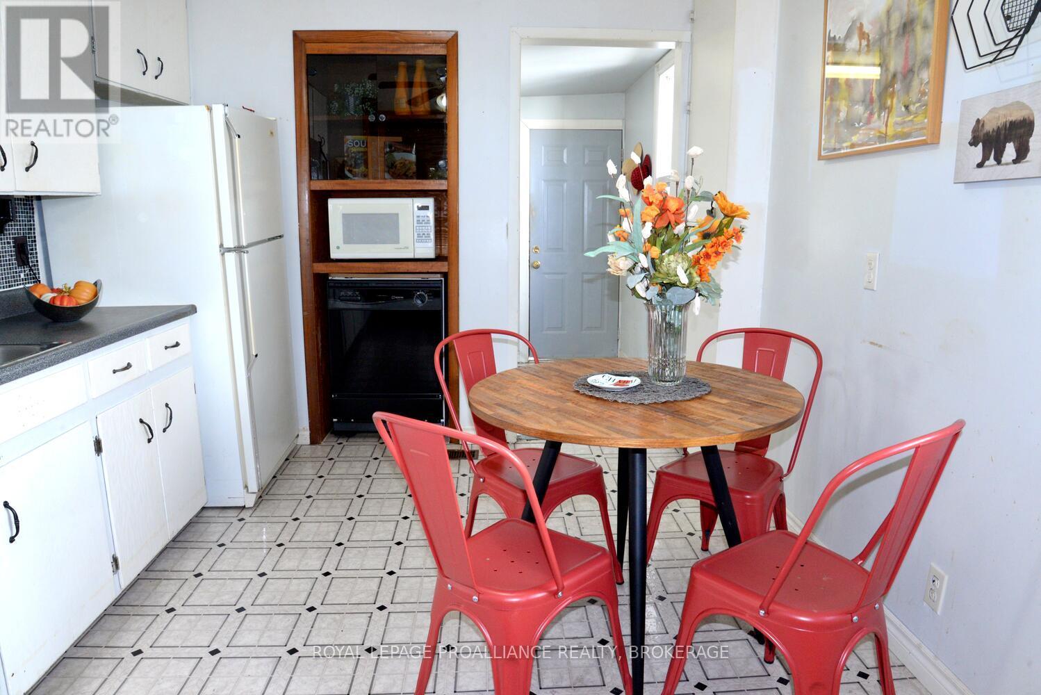 18 Dunkirk Avenue, Kingston, Ontario  K7K 2H4 - Photo 9 - X12343547