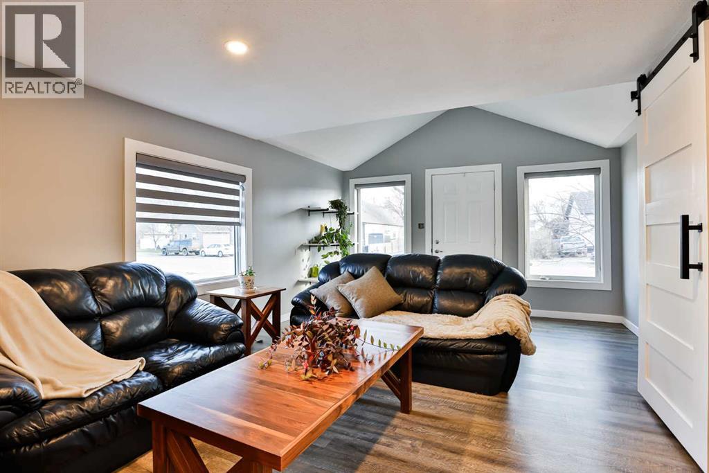 248 Crescent Avenue N, Picture Butte, Alberta  T0K 1V0 - Photo 2 - A2271867