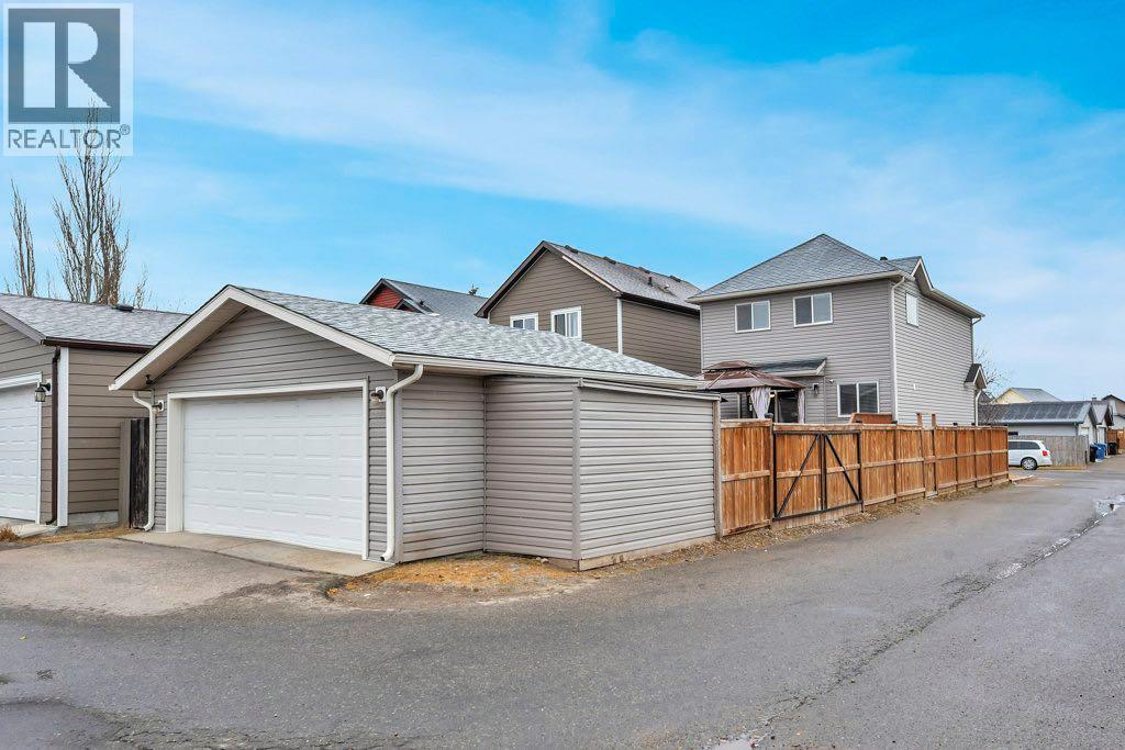 17 Taravista Way Ne, Calgary, Alberta  T3J 4K1 - Photo 4 - A2266199