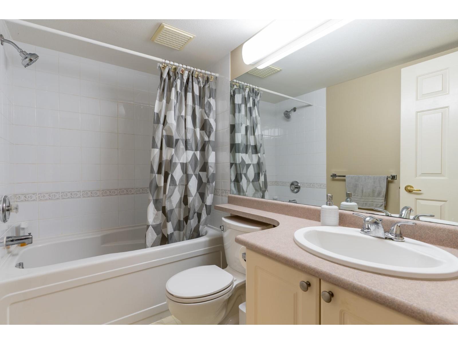 210 15150 29a Avenue, Surrey, British Columbia V4P 3B1 - Photo 16 - R3069482