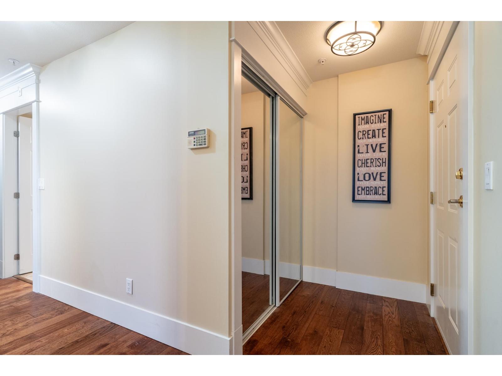 305 15150 29a Avenue, Surrey, British Columbia V4P 3B1 - Photo 2 - R3069484